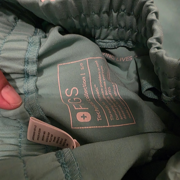 Figs Gray Scrub Top - Picture 3 of 4